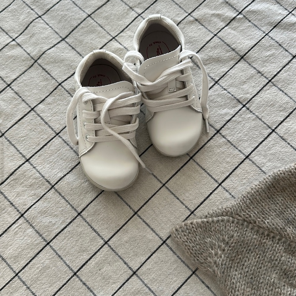 Like new stride rite Toddler Boys SRT Elliot Shoes! Very comfortable for baby!